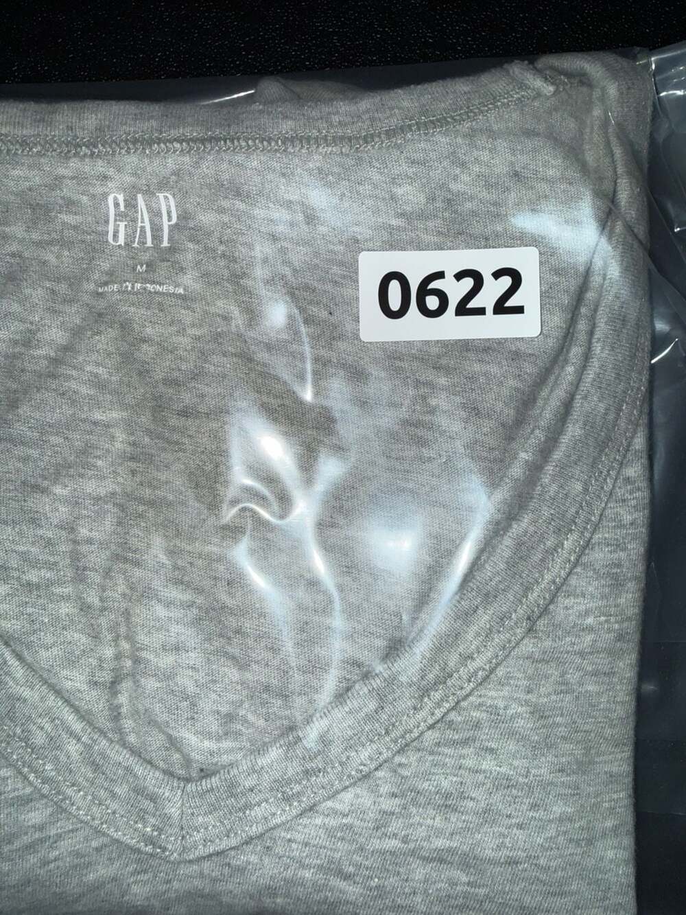 Gap Heather Gray Short Sleeve V-Neck T-Shirt size-M - Picture 5 of 5